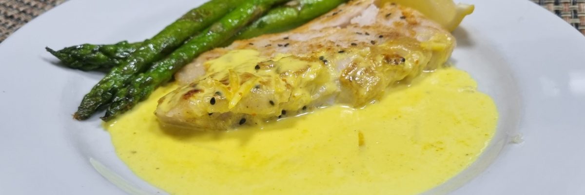 CAMBUCU COM ASPARGOS AO MOLHO DE LIMÃO