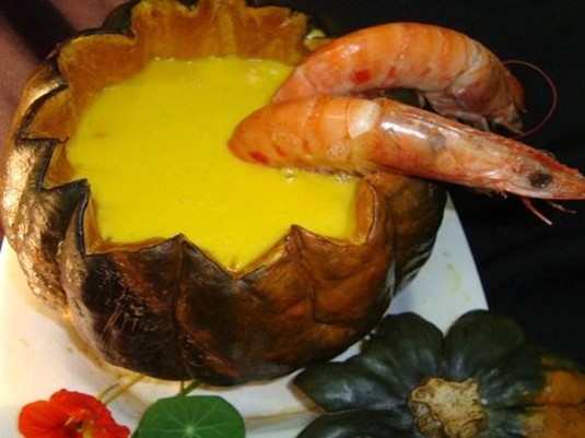 Leia mais sobre o artigo Sopa creme de Abóbora com Camarão